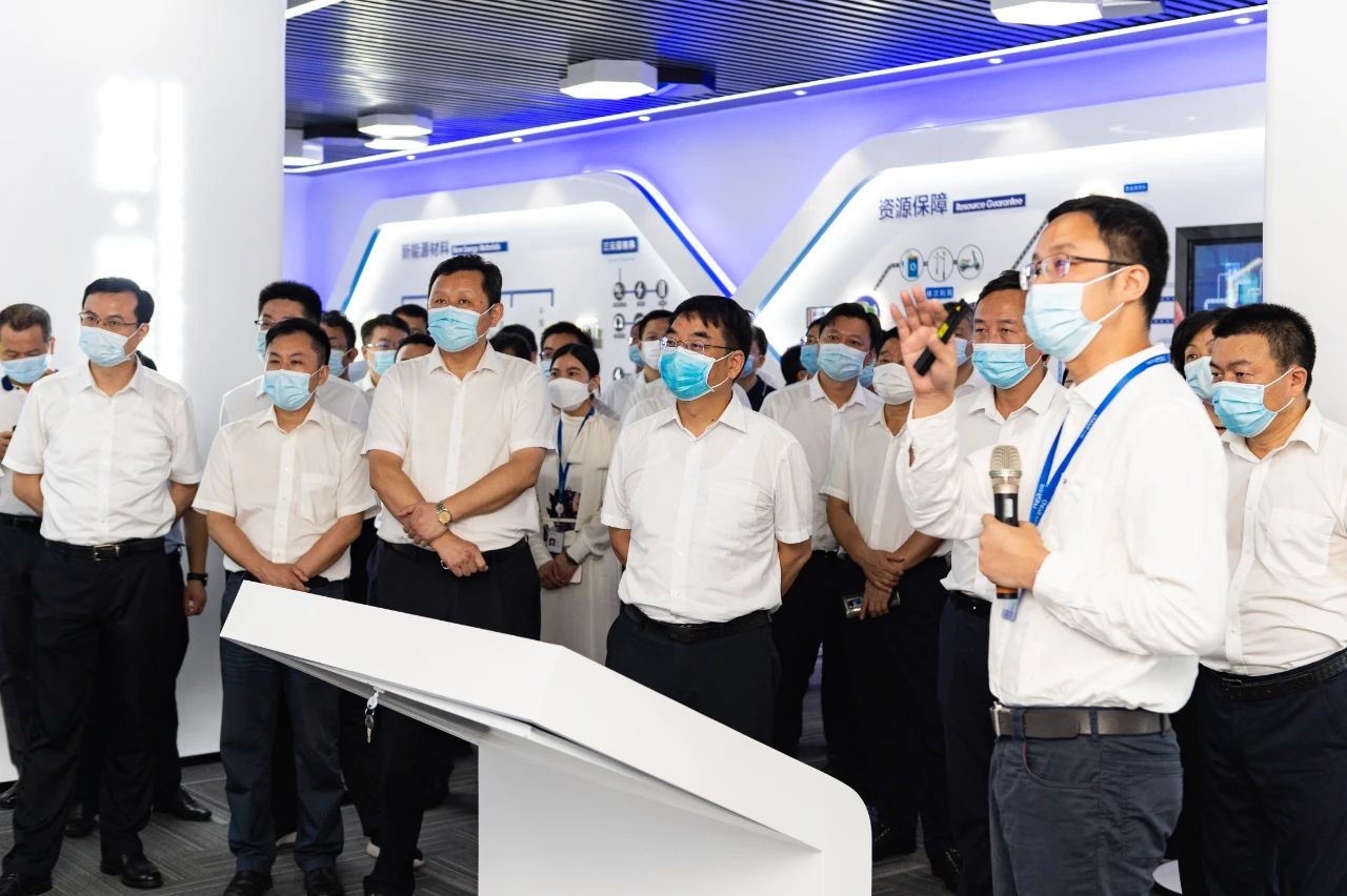 寧鄉(xiāng)經(jīng)開區(qū)黨工委書記、寧鄉(xiāng)市委書記于新凡率觀摩團調(diào)研中部產(chǎn)業(yè)基地